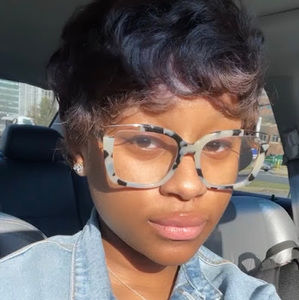 Meet your Posher, Makayla